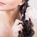 Lavare I Capelli Senza Shampoo Commerciali. In Cosa Consiste Il Metodo 