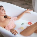 Cura Della Pelle Durante Un Bagno. Farsi il Bagno Per Avere Un Corpo Fantastico