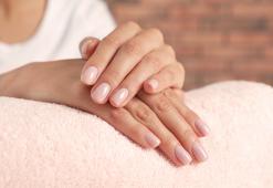 Come si Riparano Le Unghie Danneggiate Dopo il Gel?